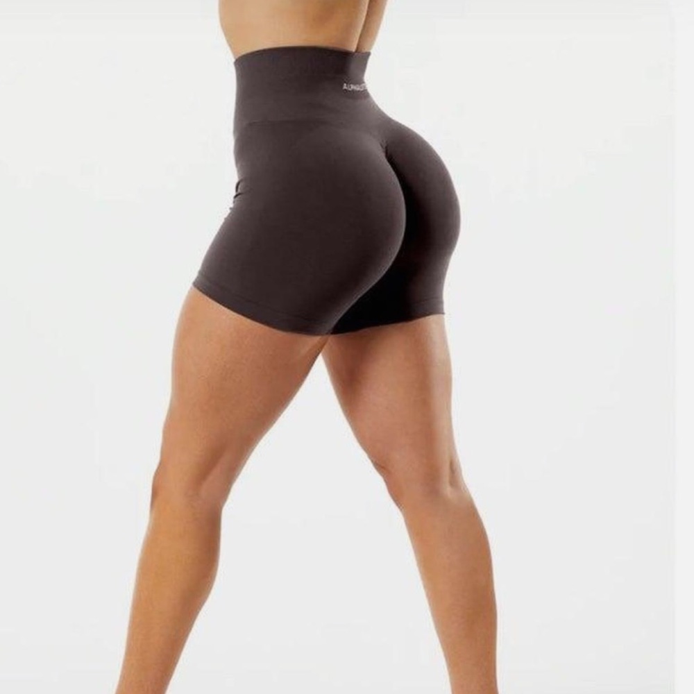 Alphalete Amplify Shorts “Chocolate”